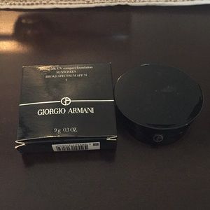 Giorgio Armani lasting silk UV compact foundation